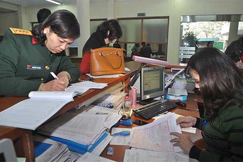 Giao dịch tại Kho bạc Nhà nước Hà Nội.