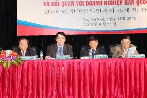 Tại hội nghị đối thoại doanh nghiệp Hàn Quốc năm 2015, nhiều doanh nghiệp quan tâm đến chính sách ưu đãi về thuế. Ảnh: TL
