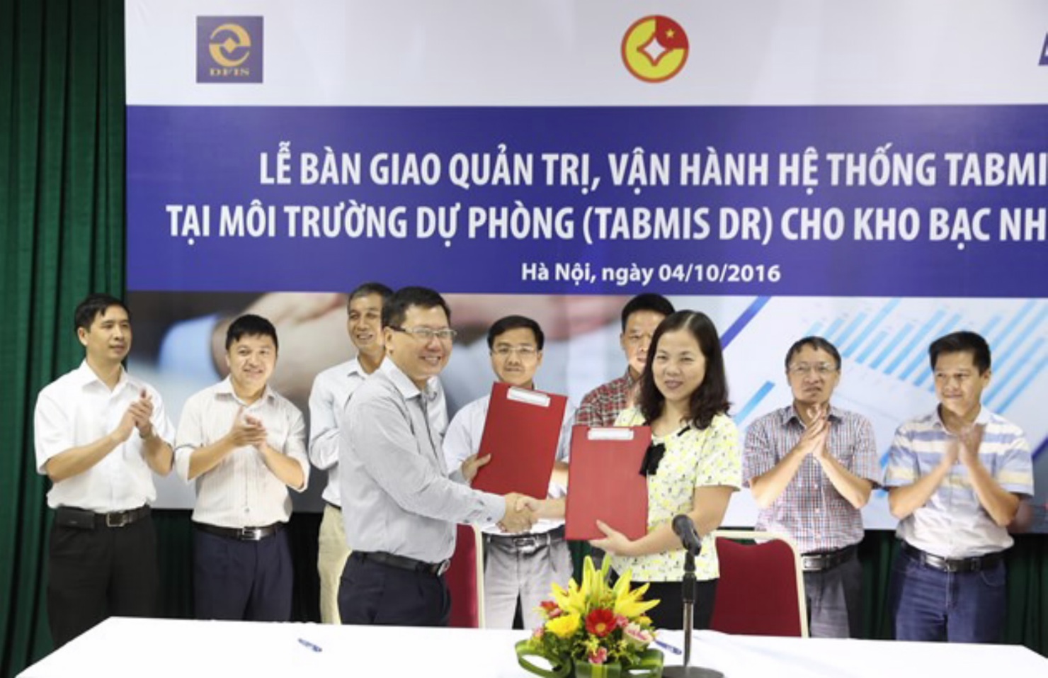 Quang cảnh buổi lễ bàn giao.