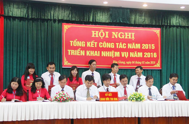 Các đơn vị, địa phương trong hệ thống Kho bạc Nhà nước Hậu Giang ký kết giao ước thi đua năm 2016