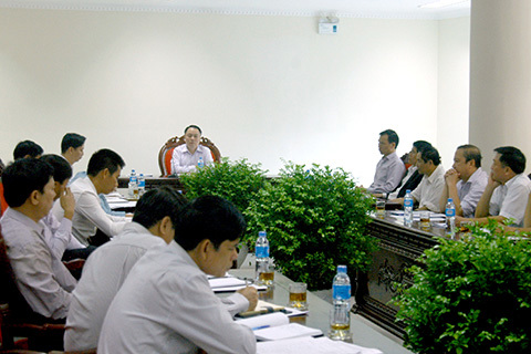Cán bộ ngành Thuế Ninh Bình với nhiều giải pháp hoàn thành dự toán phấn đấu năm 2016. Ảnh: Mạnh Huy