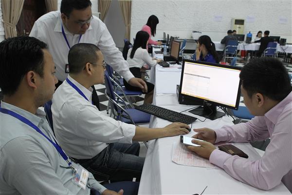 Mục tiêu đến tháng 12-2016 có 95% DN nộp thuế điện tử (NTĐT). Ảnh Hữu Linh.