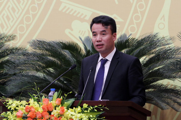 Cục Thuế TP. Hà Nội đang dốc sức thực hiện mọi giải pháp để hoàn thành nhiệm vụ thu, trong đó có giải pháp thu nợ thuế. Trong ảnh: Cục trưởng Nguyễn Thế Mạnh báo cáo tại kỳ họp HĐND thành phố ngày 6/12. Ảnh do Cục Thuế HN cung cấp