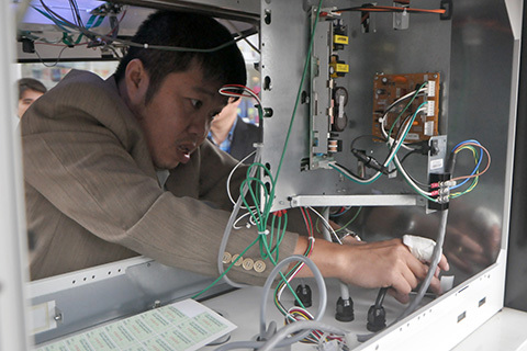 Dán tem tại cây xăng của cửa hàng xăng dầu số 10, công ty xăng dầu Bắc Thái, đường Phan Đình Phùng - Thành phố Thái Nguyên.