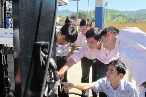 hực hiện việc dán tem tại các cơ sở kinh doanh xăng dầu giúp đảm bảo minh bạch thị trường.