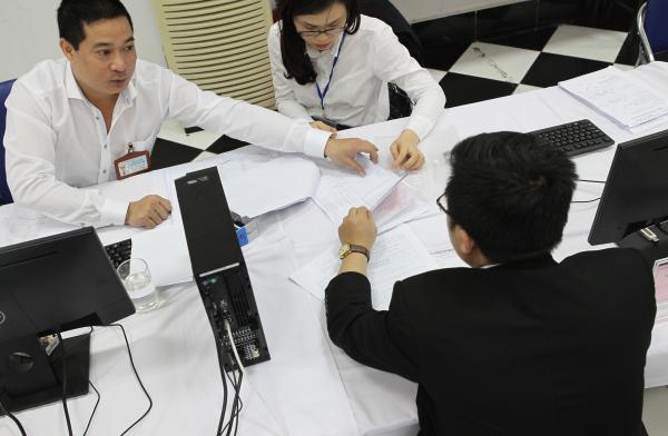 Ngành Thuế đã thực hiện tốt công tác triển khai, hỗ trợ kịp thời về chính sách thuế cho các doanh nghiệp. Trong ảnh: Hoạt động hỗ trợ thuế thường niên của Cục Thuế Hà Nội. Ảnh: Hữu Linh.