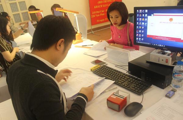 Ngành Thuế đã triển khai mạnh mẽ các dự án ứng dụng công nghệ thông tin trong công tác thu nộp thuế. Ảnh: T.L.