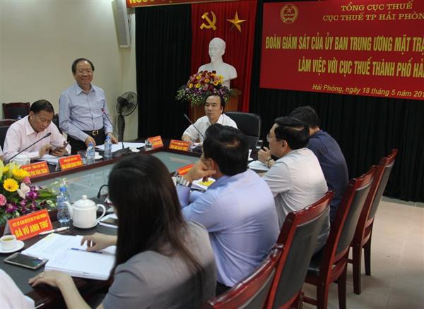 Thứ trưởng Đỗ Hoàng Anh Tuấn phát biểu tại buổi làm việc ở trụ sở Cục Thuế Hải Phòng. Ảnh: T.Bình.