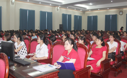 Đại diện hơn 100 DN trên địa bàn tham dự buổi tập huấn hoàn thuế điện tử