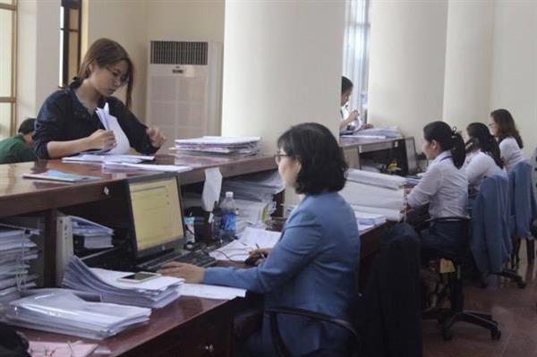 Hoạt động nghiệp vụ tại KBNN Hà Nội. Ảnh: T.Linh. 