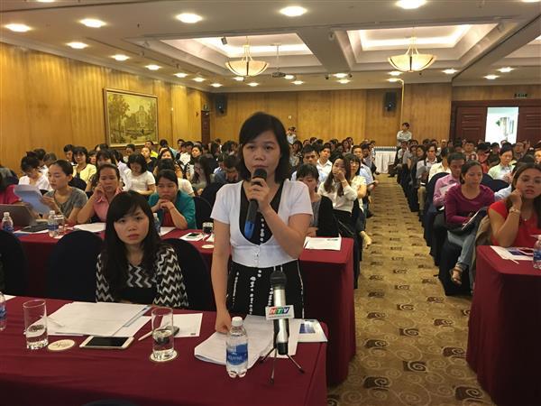 Đại diện Công ty TNHH DV Kế toán và tư vấn đầu tư Lê Minh nêu vướng mắc tại hội nghị. Ảnh T.D
