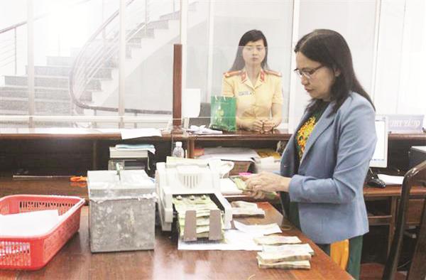 6 tháng, các đơn vị KBNN đã phát hiện khoảng 9.081 khoản chi chưa đủ thủ tục theo quy định. Ảnh: Thùy Linh.