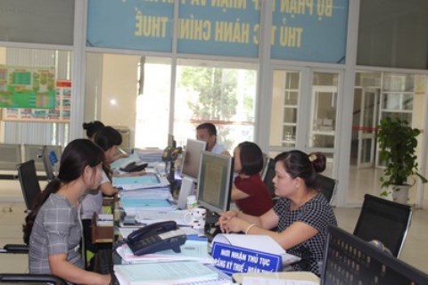 Bộ phận tuyên truyền Cục Thuế Thái Nguyên luôn giải đáp kịp thời những vướng mắc hỗ trợ doanh nghiệp phát triển. Ảnh: Thu Hằng