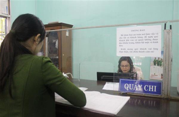 Hoạt động nghiệp vụ tại Kho bạc Nhà nước Quảng Nam. Ảnh: Thuỳ Linh.