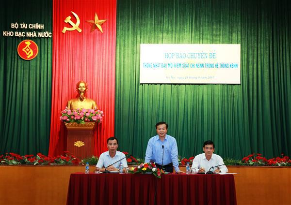 Họp báo về thống nhất đầu mối kiểm soát chi NSNN trong hệ thống kho bạc nhà nước. Ảnh: Khắc Tiệp 