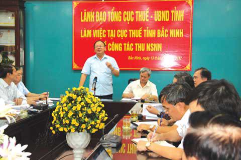 Tổng cục trưởng Tổng cục Thuế Bùi Văn Nam phát biểu chỉ đạo tại buổi làm việc. Ảnh: NM
