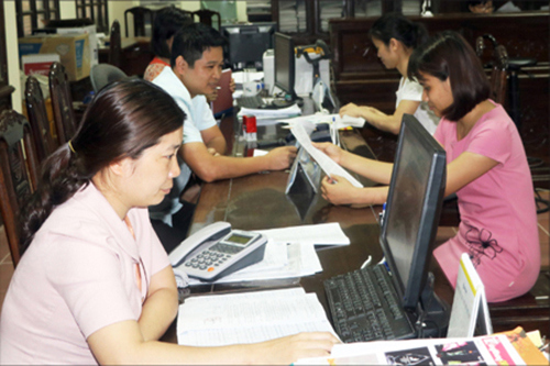 Bộ phận một cửa Cục Thuế Hưng Yên luôn hỗ trợ tối đa giúp doanh nghiệp phát triển, tạo nguồn thu cho ngân sách. Ảnh: Minh Nghĩa