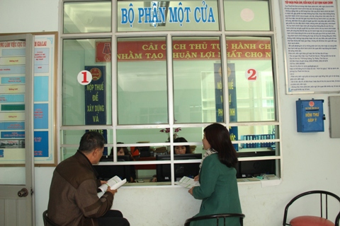 Tiếp nhận thủ tục hành chính thuế tại Cục Thuế tỉnh Gia Lai. Ảnh: NM.