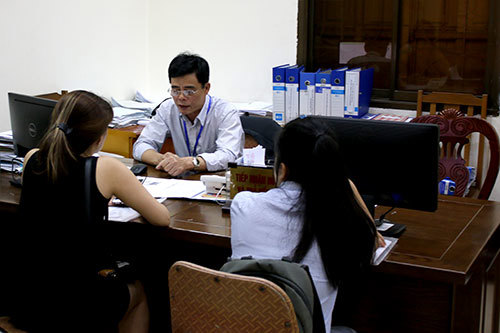 Cục Thuế Hải Phòng rà soát, đối chiếu các khoản nợ thuế với doanh nghiệp, qua đó đôn đốc doanh nghiệp thanh toán các khoản thuế còn nợ đọng vào ngân sách. Ảnh: V.T