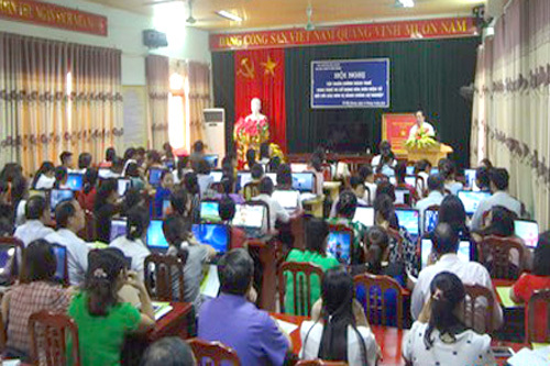 Chi cục Thuế thành phố Bắc Giang tập huấn chính sách thuế. Ảnh: Hồng Sáu
