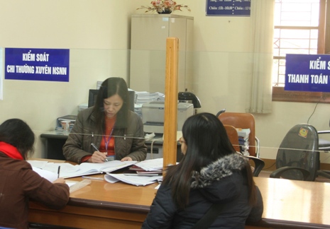 Bộ trưởng Vương Đình Huệ khen thưởng kịp thời thành tích trong công tác phối hợp thu NSNN năm 2012