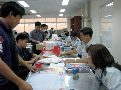 Phối hợp phòng chống buôn lậu qua đường hàng không