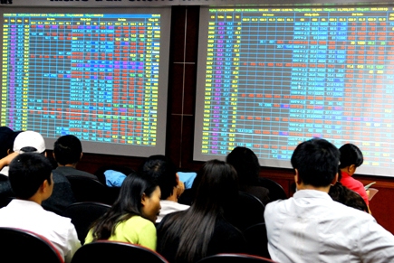 Hối thúc ngân hàng lên sàn chứng khoán