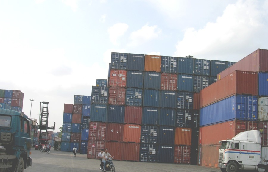 Trên 1.000 container hàng tồn đọng tại cảng Sài Gòn