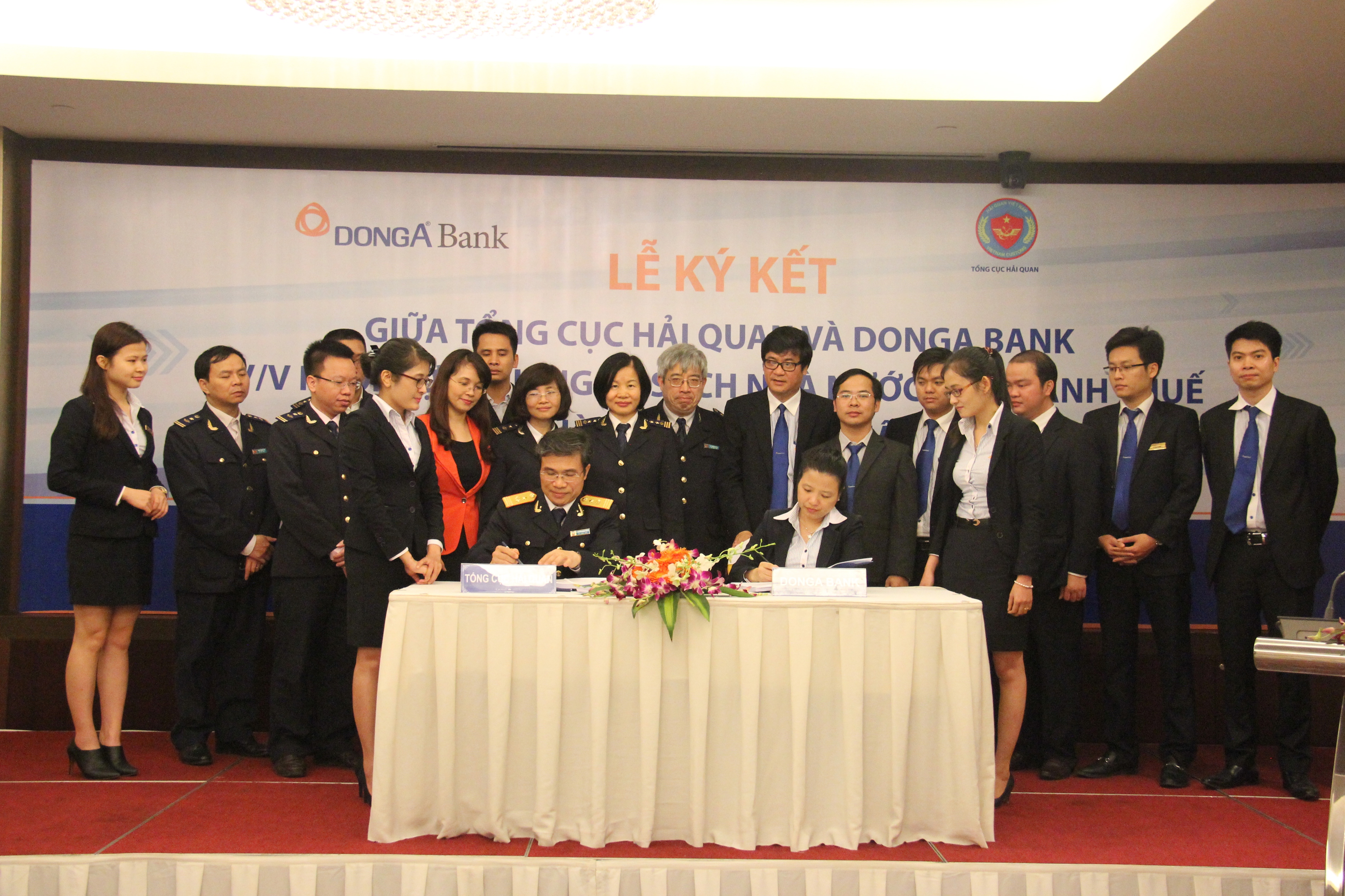 Đông Á Bank phối hợp thu ngân sách với ngành Hải quan