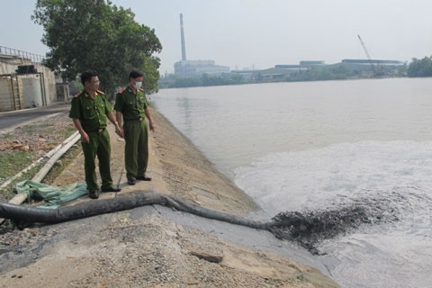  Xử lý doanh nghiệp xả thải hủy hoại môi trường: Đụng đâu cũng vướng 