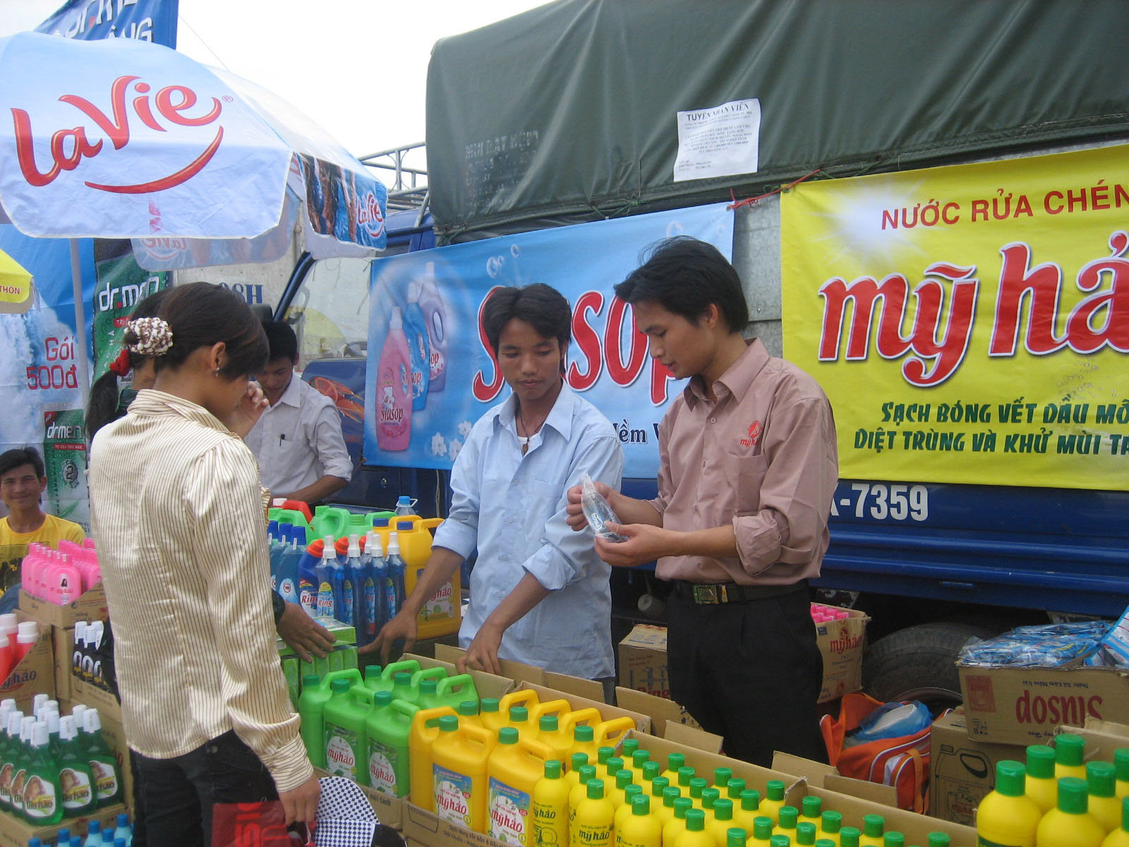 Đưa hàng Việt đến với người tiêu dùng 