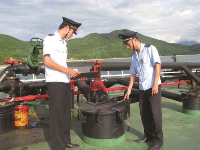  Vì sao truy thu thuế xăng dầu tạm nhập tái xuất chuyển nội địa?